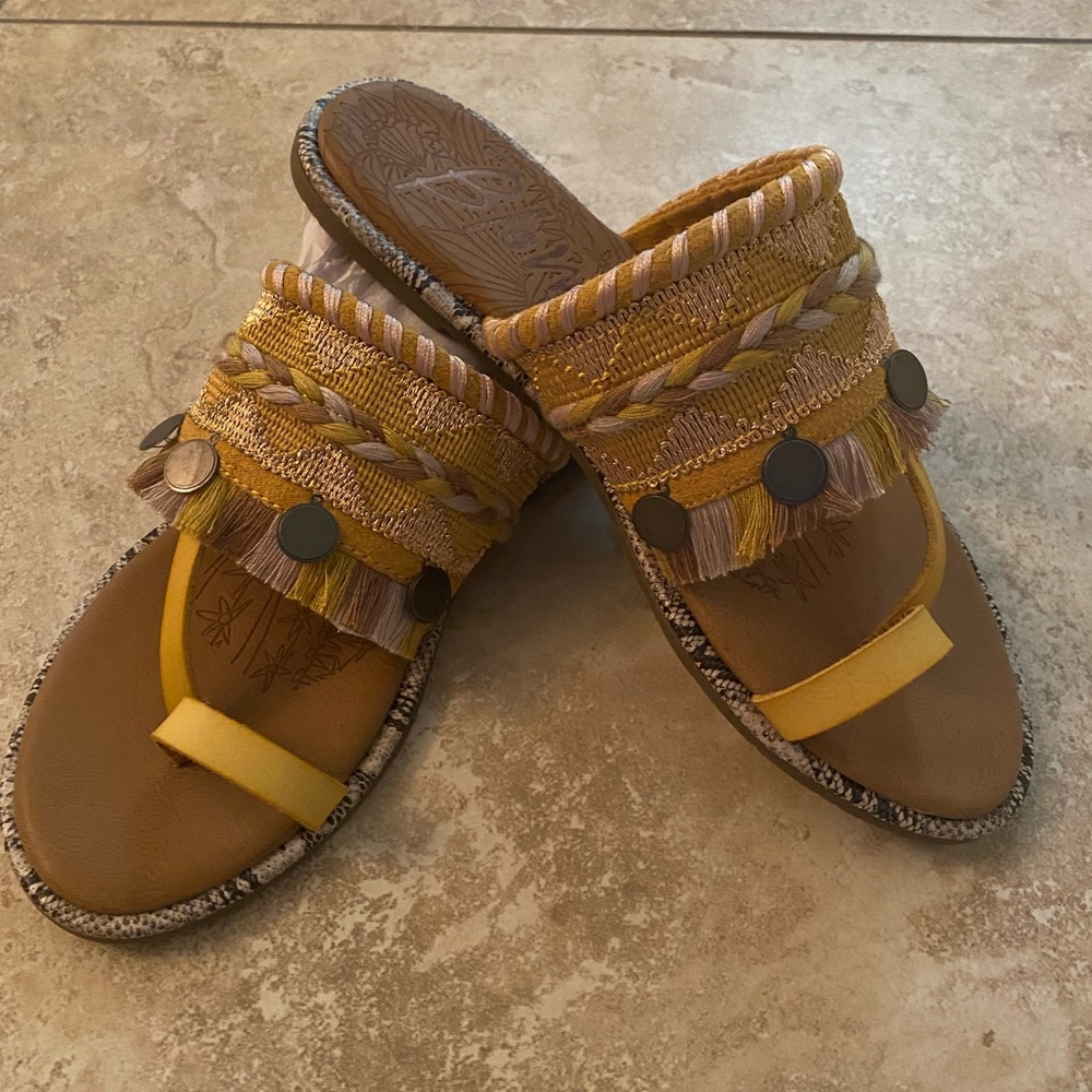 Blowfish sandal.